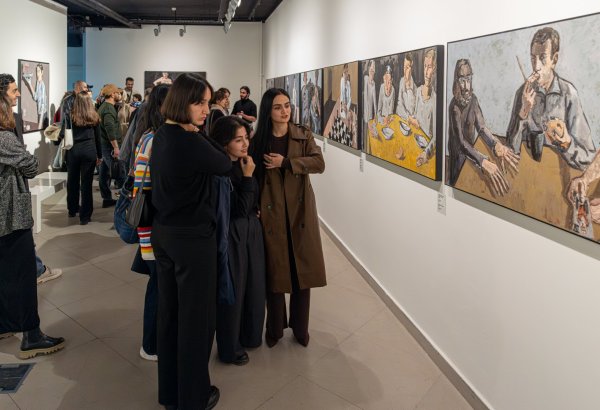 Галерея YAY представила новую персональную выставку молодого художника Моука "Неспешно" (ФОТО)