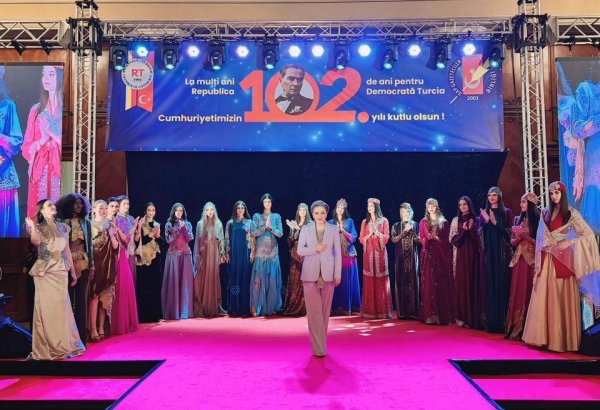 Коллекции Гюльнары Халиловой представлены во Дворце парламента Румынии – дизайнер отмечена престижной премией (ФОТО)