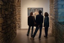 Галерея YAY представила новую персональную выставку молодого художника Моука "Неспешно" (ФОТО)