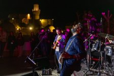 Галерея YAY представила новую персональную выставку молодого художника Моука "Неспешно" (ФОТО)