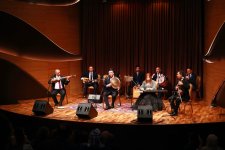 Живые струны времени в Баку - то шепот ветра, то молитва до небес ... (ФОТО)