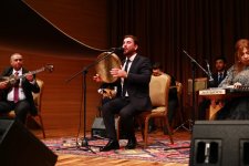 Живые струны времени в Баку - то шепот ветра, то молитва до небес ... (ФОТО)