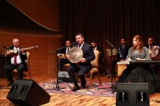 Живые струны времени в Баку - то шепот ветра, то молитва до небес ... (ФОТО)