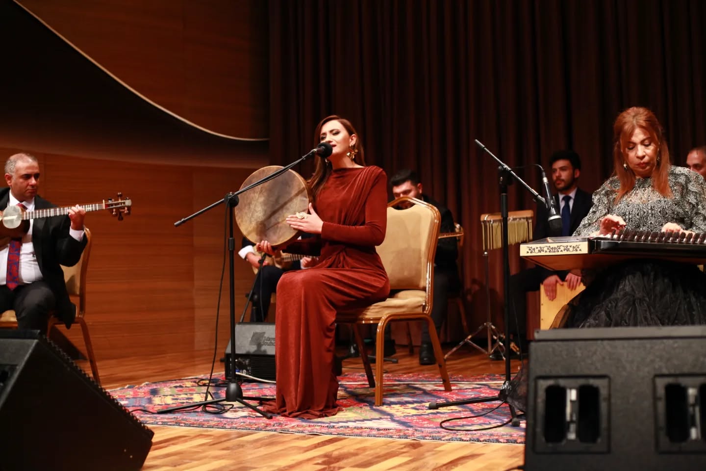 Живые струны времени в Баку - то шепот ветра, то молитва до небес ... (ФОТО)