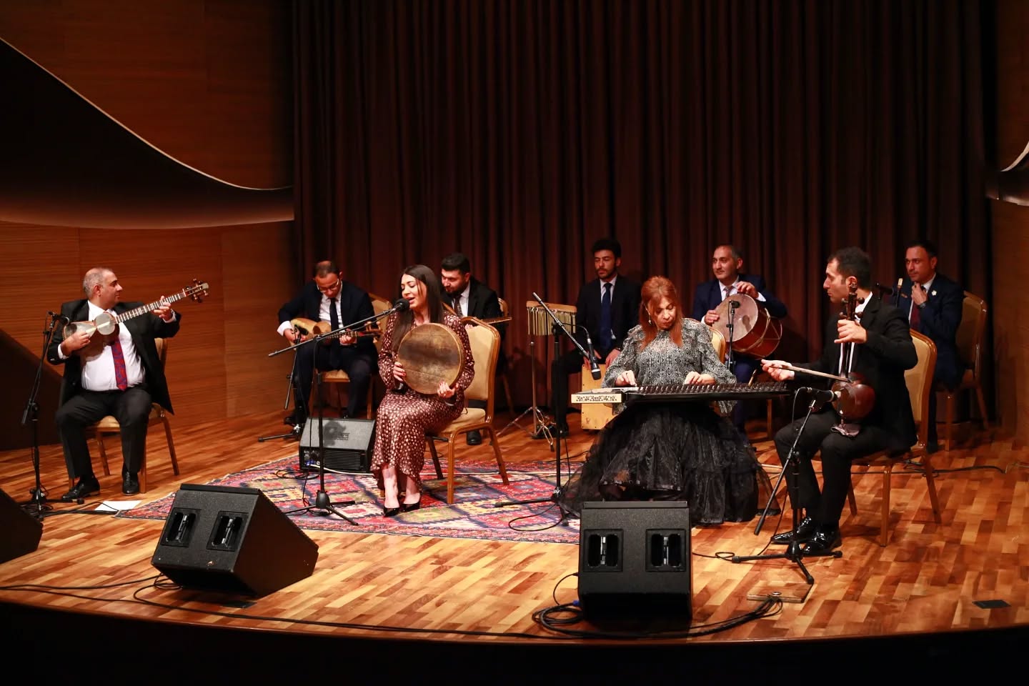 Живые струны времени в Баку - то шепот ветра, то молитва до небес ... (ФОТО)