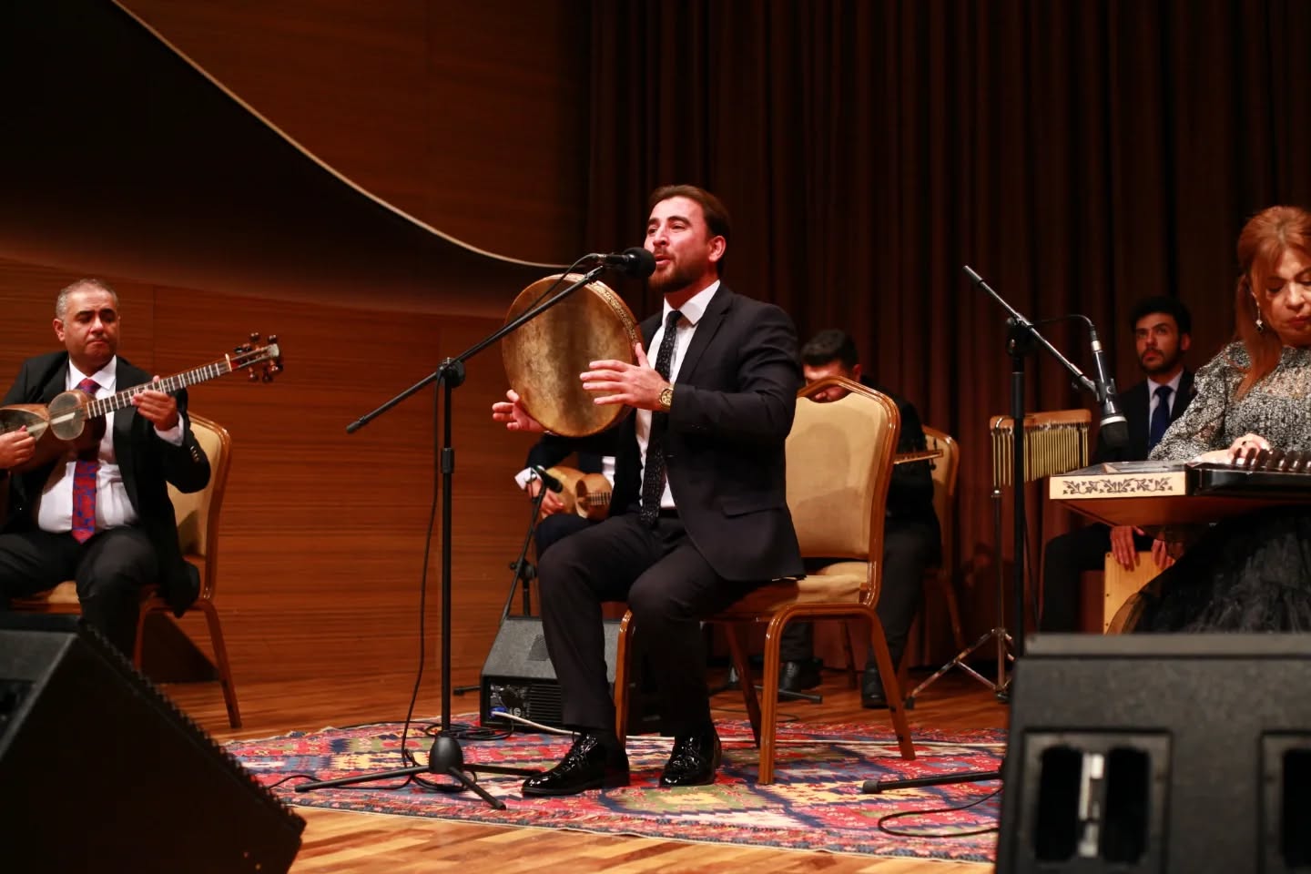 Живые струны времени в Баку - то шепот ветра, то молитва до небес ... (ФОТО)