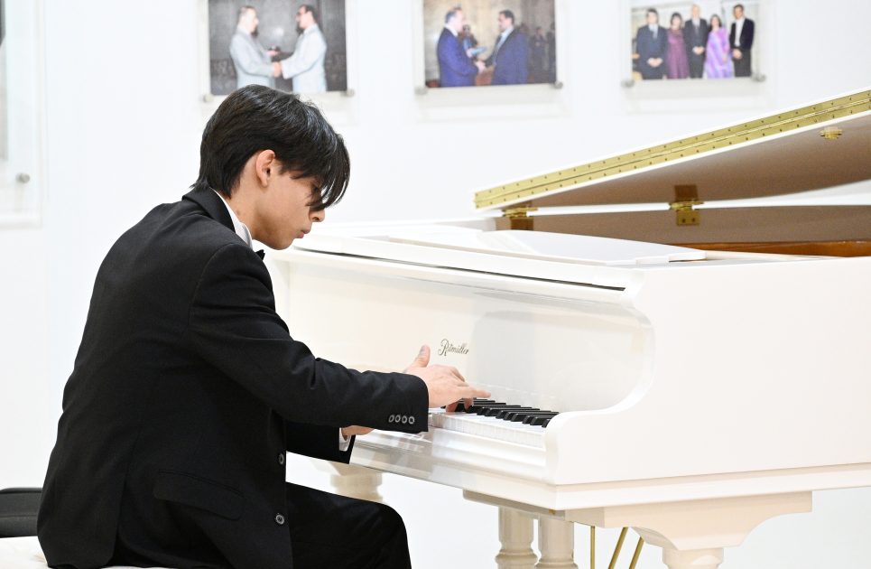 Вице-президент Фонда Гейдара Алиева Лейла Алиева посетила Среднюю специальную музыкальную школу имени Бюльбюля (ФОТО)