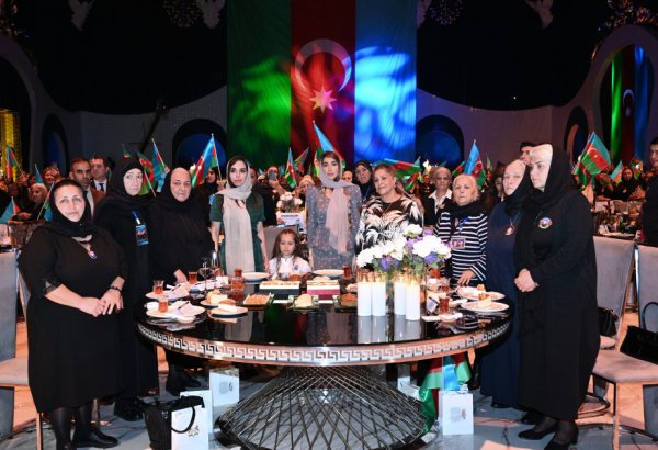 С участием матерей шехидов состоялось мероприятие, посвященное 5-летию Победы в Отечественной войне (ФОТО)