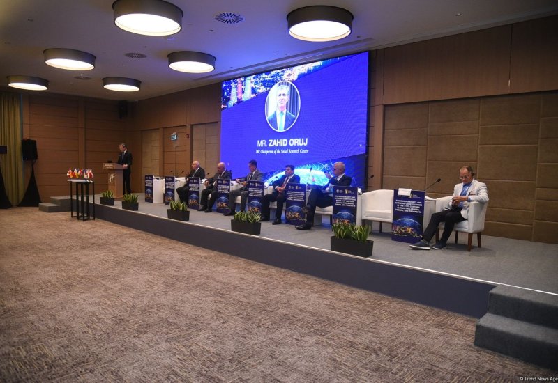 В Баку проходит международная конференция на тему государственного суверенитета и национальных конституций (ФОТО)