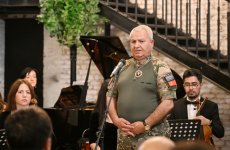 Вице-президент Фонда Гейдара Алиева Лейла Алиева и руководитель Баку Медиа Центра Арзу Алиева приняли участие в музыкально-литературном вечере «Радость Победы» в Бакинском книжном центре (ФОТО)