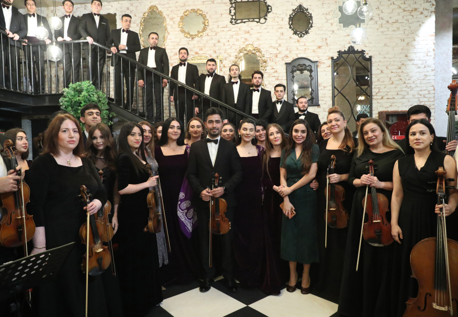 Вице-президент Фонда Гейдара Алиева Лейла Алиева и руководитель Баку Медиа Центра Арзу Алиева приняли участие в музыкально-литературном вечере «Радость Победы» в Бакинском книжном центре (ФОТО)