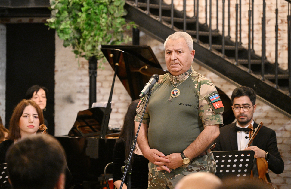 Вице-президент Фонда Гейдара Алиева Лейла Алиева и руководитель Баку Медиа Центра Арзу Алиева приняли участие в музыкально-литературном вечере «Радость Победы» в Бакинском книжном центре (ФОТО)