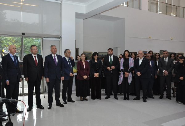 В Билясуваре открылась выставка фотографий и живописи "Дух Победы" (ФОТО)