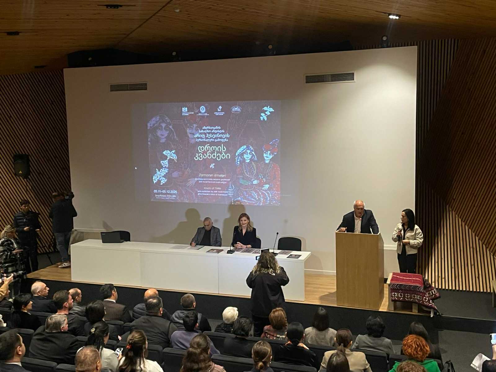 В Болнисском музее открылась выставка народного художника Азербайджана Арифа Гусейнова (ФОТО)