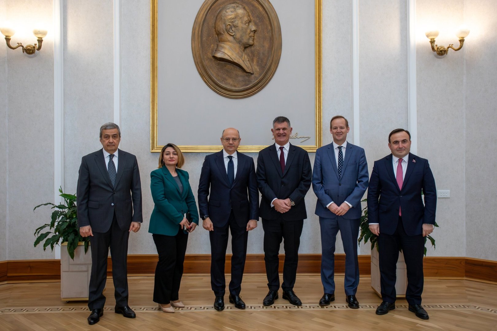 Азербайджан и bp обсудили развитие углеводородных и "зеленых" энергетических проектов