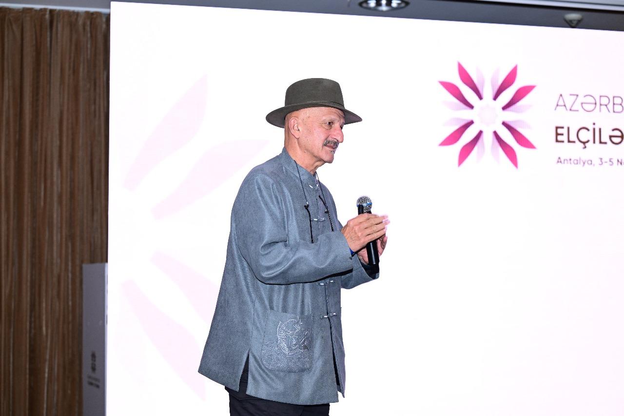 "Глаз истины" – в Анталье представили полувековой творческий путь Резы Дегати (ФОТО)