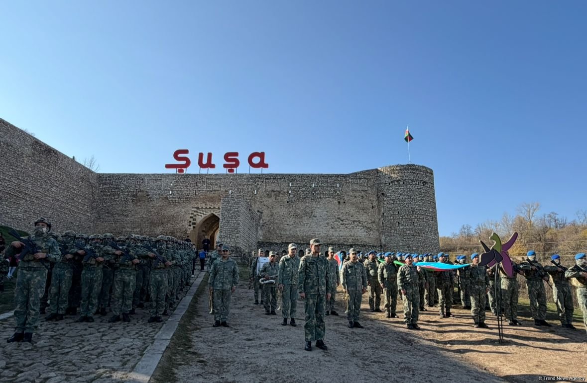 В городе Шуша прошел военный парад в честь 5-летия Дня Победы (ФОТО)