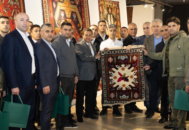 Ковёр "Çələbi", сотканный в рамках проекта "Карабах в узорах", передан в филиал Азербайджанского музея ковра в Шуше (ФОТО)