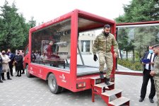 Ковёр "Çələbi", сотканный в рамках проекта "Карабах в узорах", передан в филиал Азербайджанского музея ковра в Шуше (ФОТО)