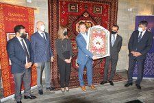 Ковёр "Çələbi", сотканный в рамках проекта "Карабах в узорах", передан в филиал Азербайджанского музея ковра в Шуше (ФОТО)