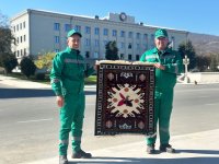 Ковёр "Çələbi", сотканный в рамках проекта "Карабах в узорах", передан в филиал Азербайджанского музея ковра в Шуше (ФОТО)