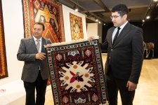 Ковёр "Çələbi", сотканный в рамках проекта "Карабах в узорах", передан в филиал Азербайджанского музея ковра в Шуше (ФОТО)