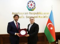 Обсуждены вопросы сотрудничества в сфере оборонпрома между Азербайджаном и Словакией (ФОТО)