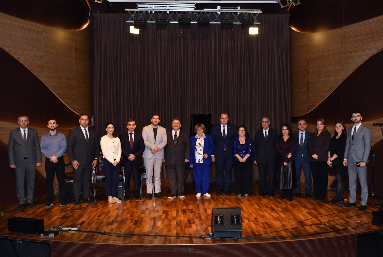 Тема патриотизма в азербайджанском искусстве – посвящается Дню Победы (ФОТО)