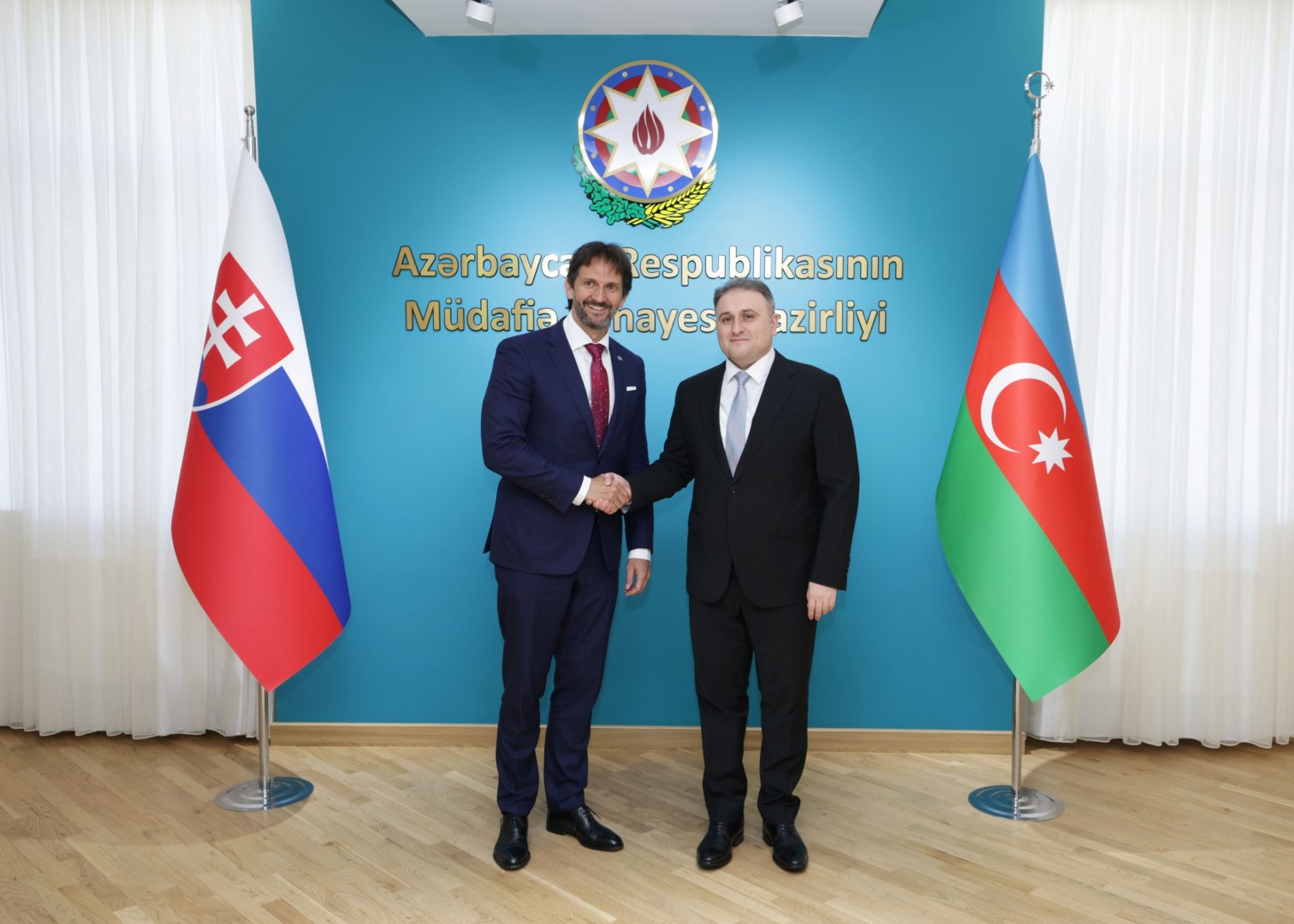 Обсуждены вопросы сотрудничества в сфере оборонпрома между Азербайджаном и Словакией (ФОТО)
