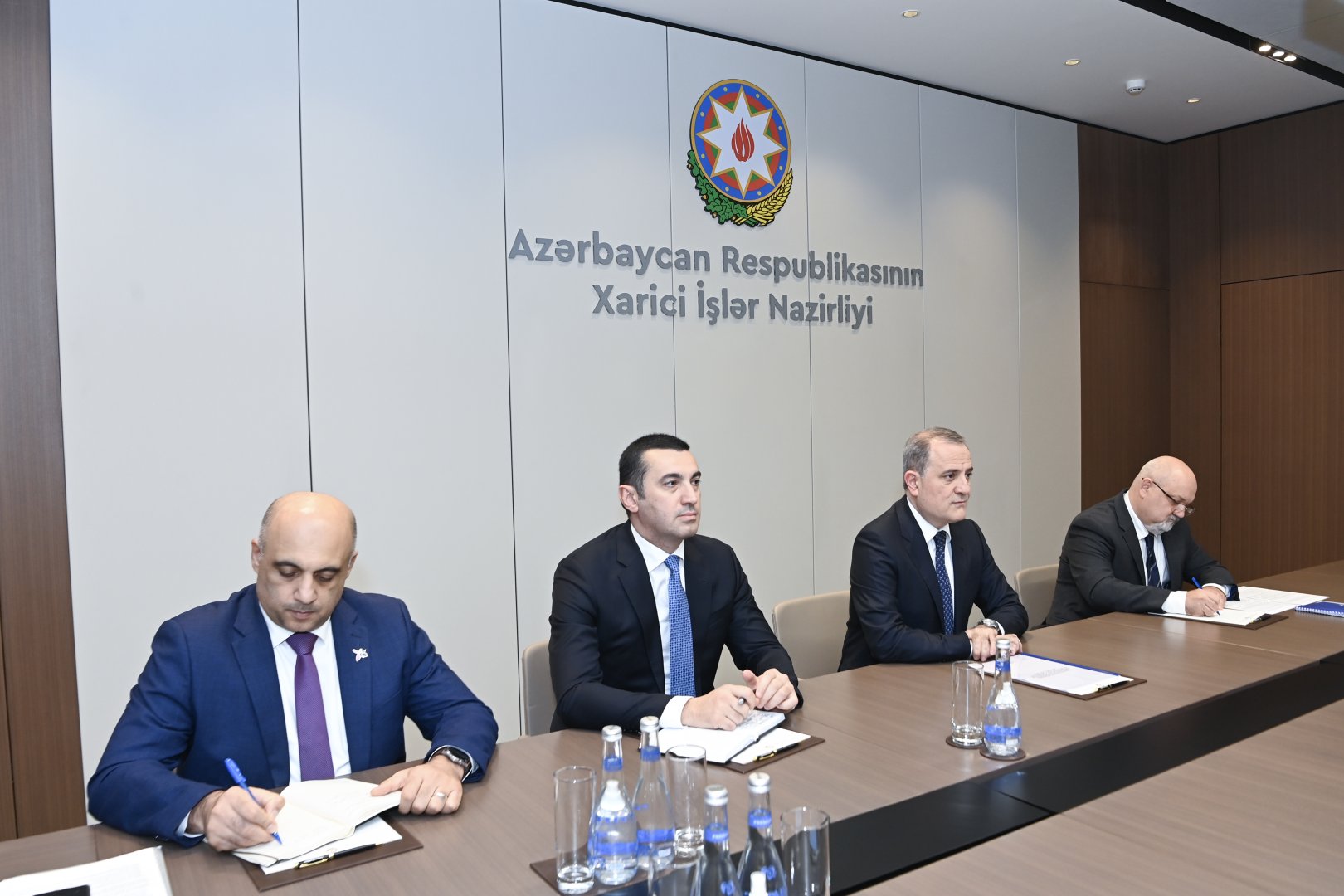 Джейхун Байрамов провел обсуждения с послом Греции (ФОТО)