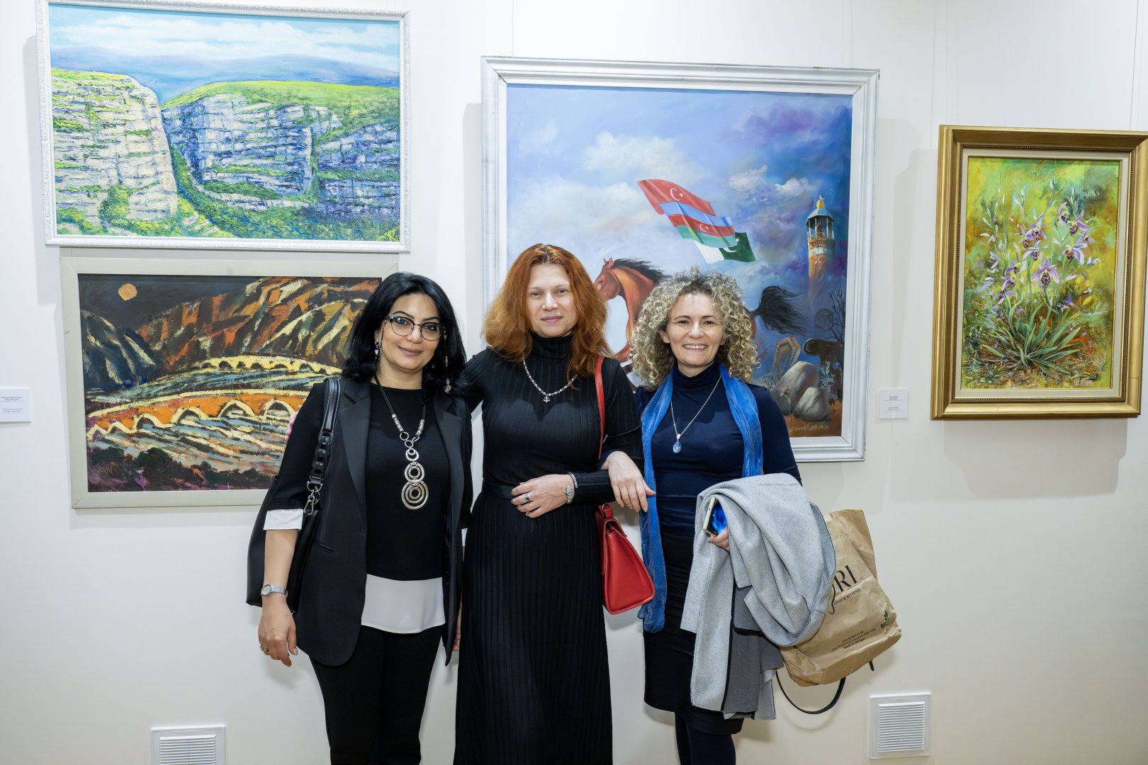 В Национальном музее искусств Азербайджана открылась выставка "Цвета Победы" (ФОТО)