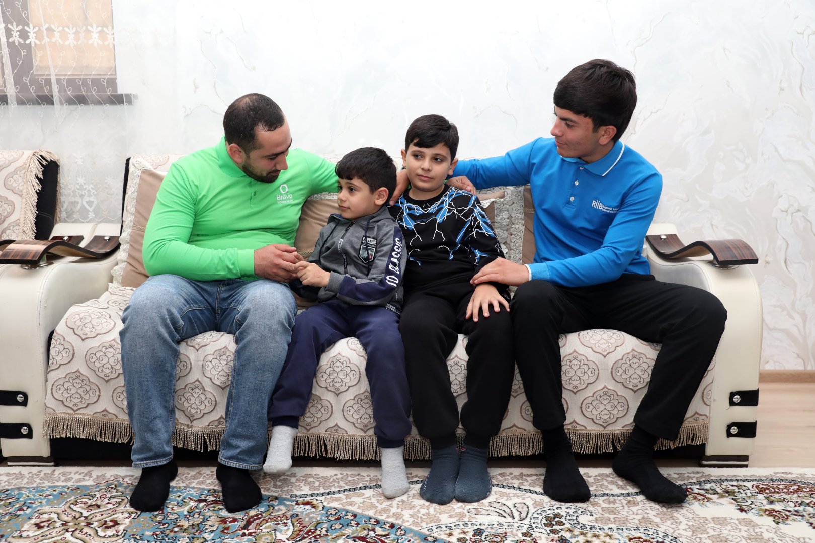 PASHA Holding предоставил праздничные подарки детям шехидов по случаю Дня Победы (ФОТО)