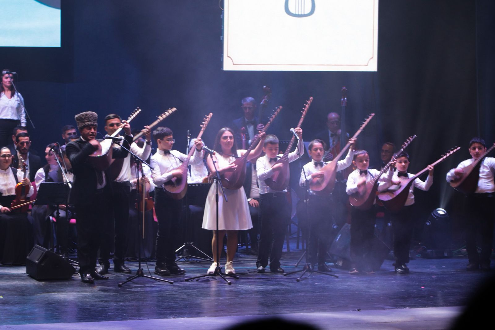 В Гянджинской филармонии состоялся концерт "Вечное братство", посвящённый Дню Победы (ФОТО)