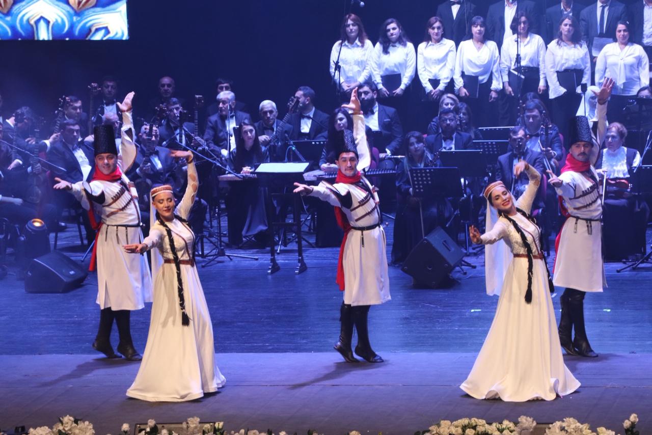 В Гянджинской филармонии состоялся концерт "Вечное братство", посвящённый Дню Победы (ФОТО)
