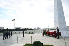 Руководство Министерства обороны посетило могилы Общенационального лидера Гейдара Алиева и шехидов (ФОТО)