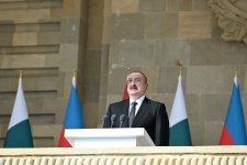 Президент Ильхам Алиев, Первая леди Мехрибан Алиева, Реджеп Тайип Эрдоган и Мухаммад Шахбаз Шариф приняли участие в Военном параде, посвященном пятой годовщине Победы в Отечественной войне (ФОТО/ВИДЕО)