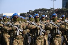 Президент Ильхам Алиев, Первая леди Мехрибан Алиева, Реджеп Тайип Эрдоган и Мухаммад Шахбаз Шариф приняли участие в Военном параде, посвященном пятой годовщине Победы в Отечественной войне (ФОТО/ВИДЕО)