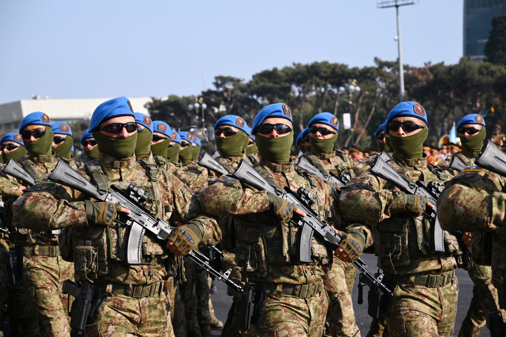 Президент Ильхам Алиев, Первая леди Мехрибан Алиева, Реджеп Тайип Эрдоган и Мухаммад Шахбаз Шариф приняли участие в Военном параде, посвященном пятой годовщине Победы в Отечественной войне (ФОТО/ВИДЕО)