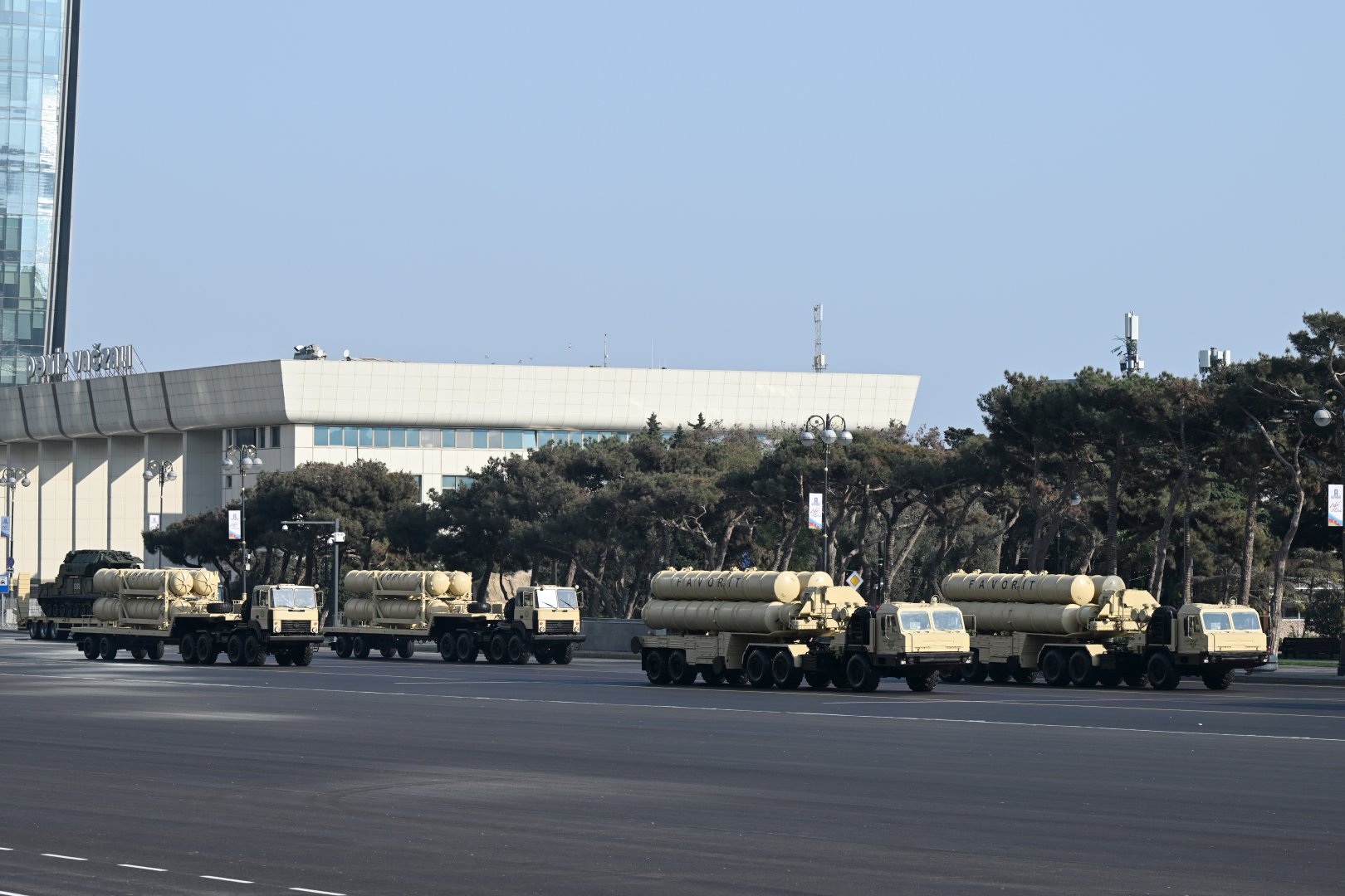 Президент Ильхам Алиев, Первая леди Мехрибан Алиева, Реджеп Тайип Эрдоган и Мухаммад Шахбаз Шариф приняли участие в Военном параде, посвященном пятой годовщине Победы в Отечественной войне (ФОТО/ВИДЕО)