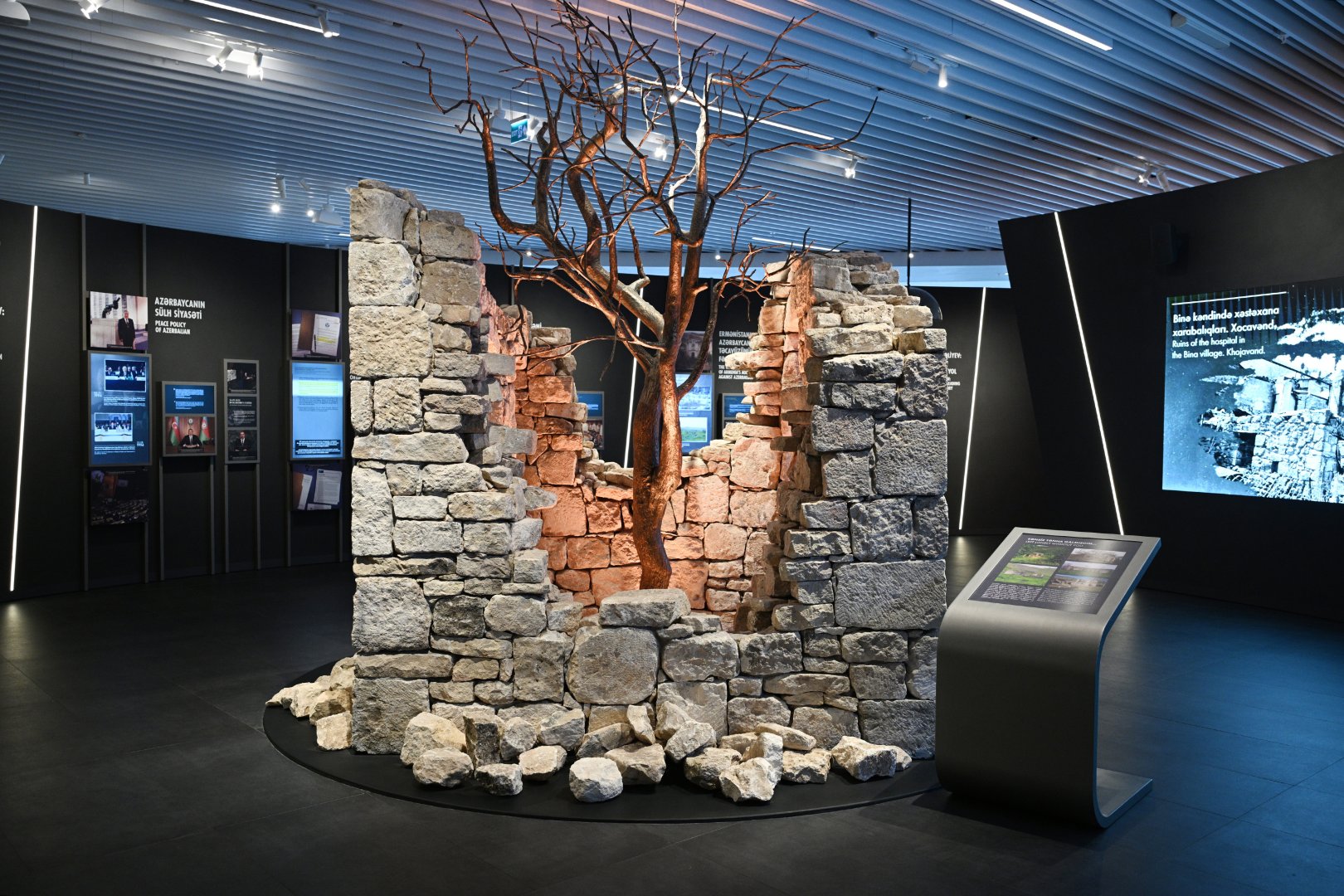 Президент Ильхам Алиев и Первая леди Мехрибан Алиева посетили мемориал Победы в Баку и приняли участие в открытии Музея Победы (ФОТО/ВИДЕО)