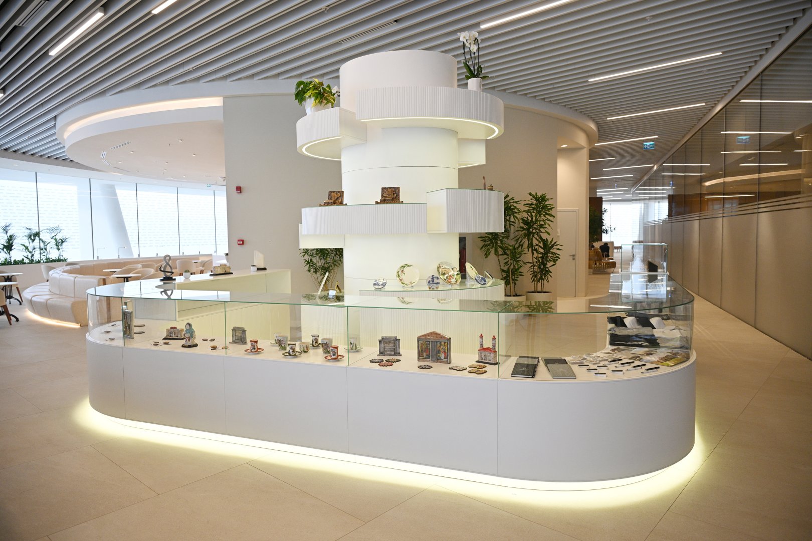 Президент Ильхам Алиев и Первая леди Мехрибан Алиева посетили мемориал Победы в Баку и приняли участие в открытии Музея Победы (ФОТО/ВИДЕО)