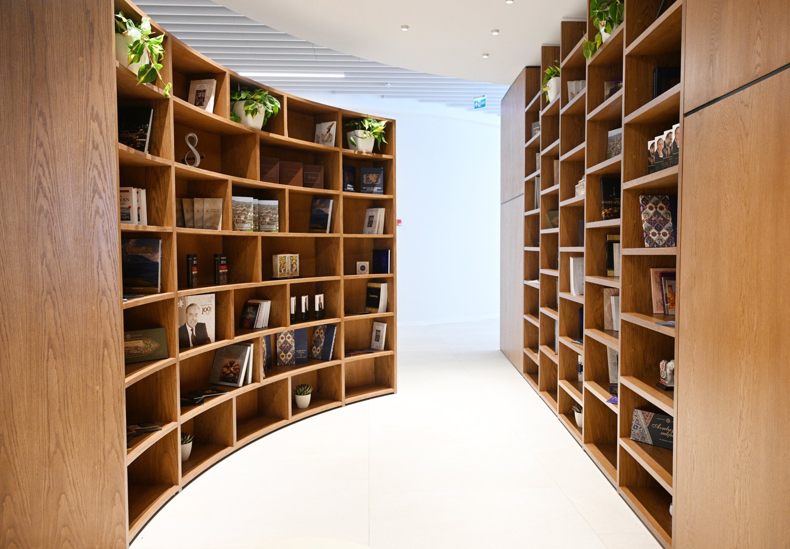 Президент Ильхам Алиев и Первая леди Мехрибан Алиева посетили мемориал Победы в Баку и приняли участие в открытии Музея Победы (ФОТО/ВИДЕО)