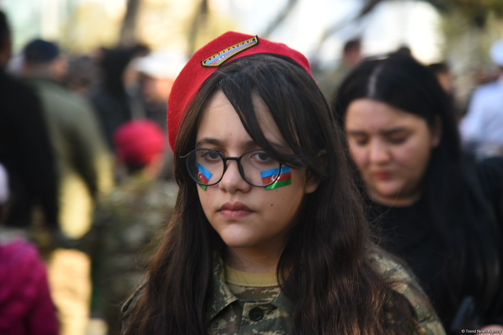 Жители страны собираются у площади Азадлыг в Баку, чтобы посмотреть военный парад в честь 5-й годовщины Победы (ФОТО)