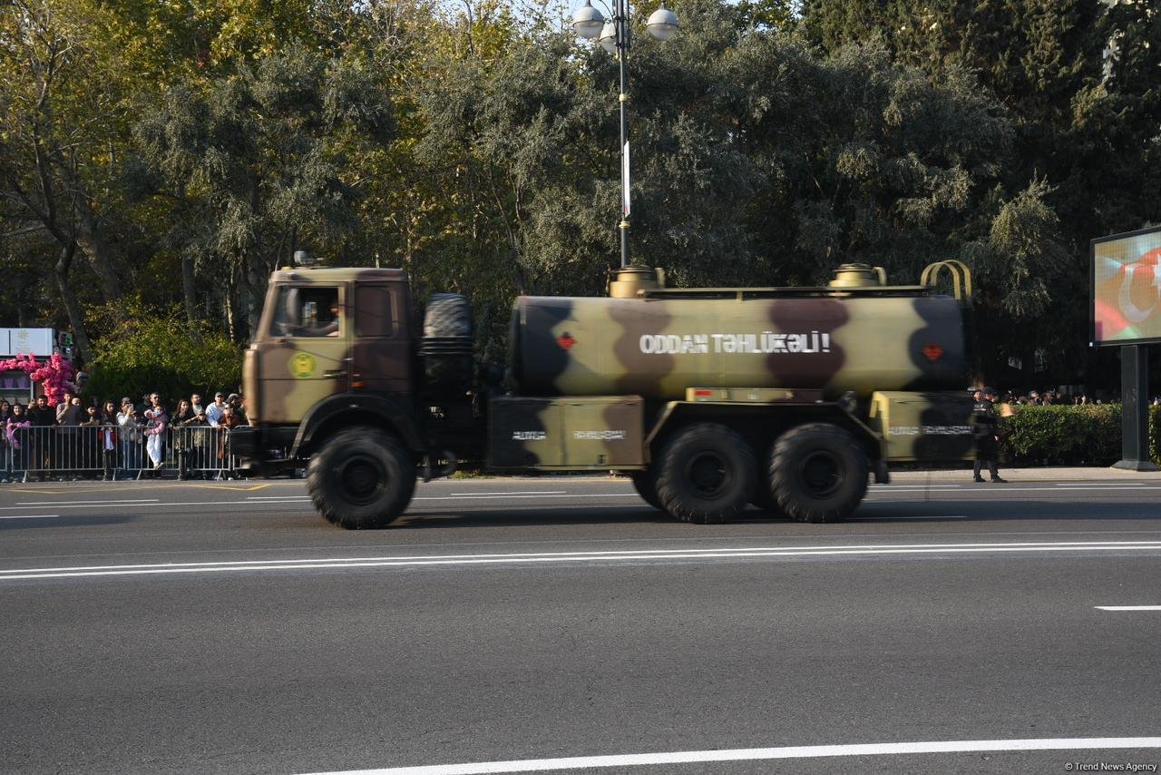 В Баку прошел военный парад, посвященный пятой годовщине Победы в Отечественной войне (ФОТО/ВИДЕО)