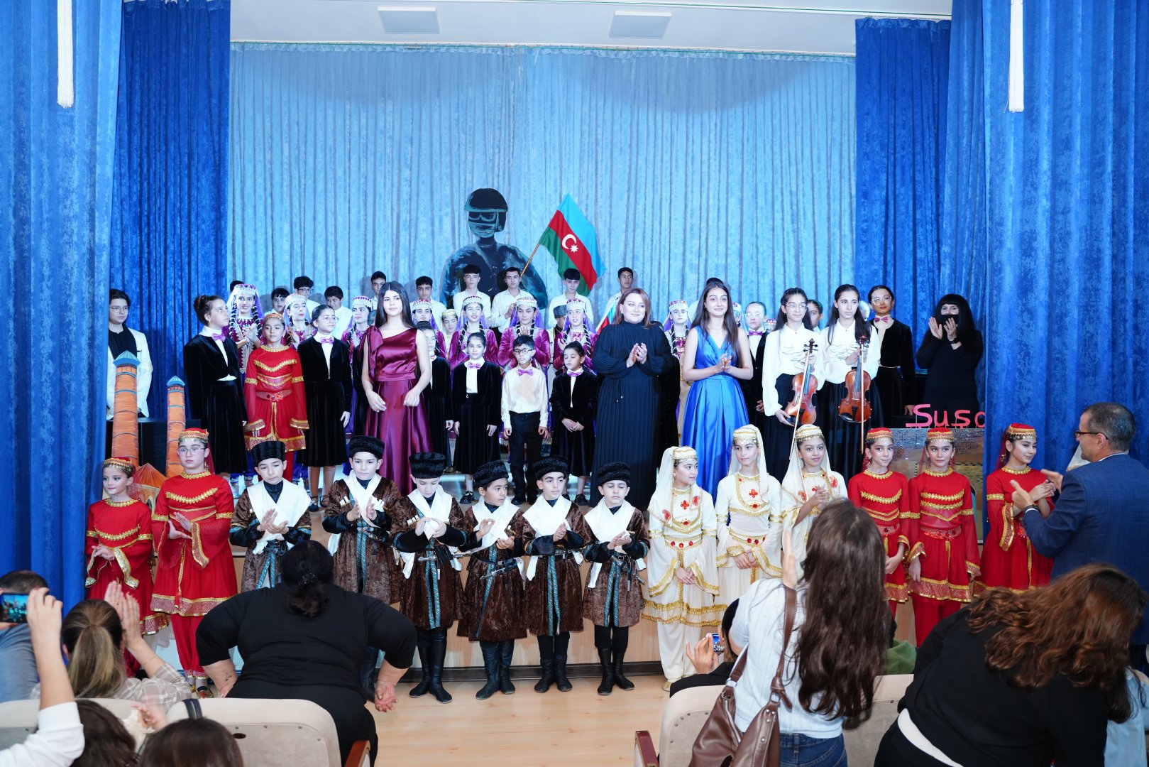 Как дети отмечают День Победы и День Государственного флага Азербайджана (ФОТО)