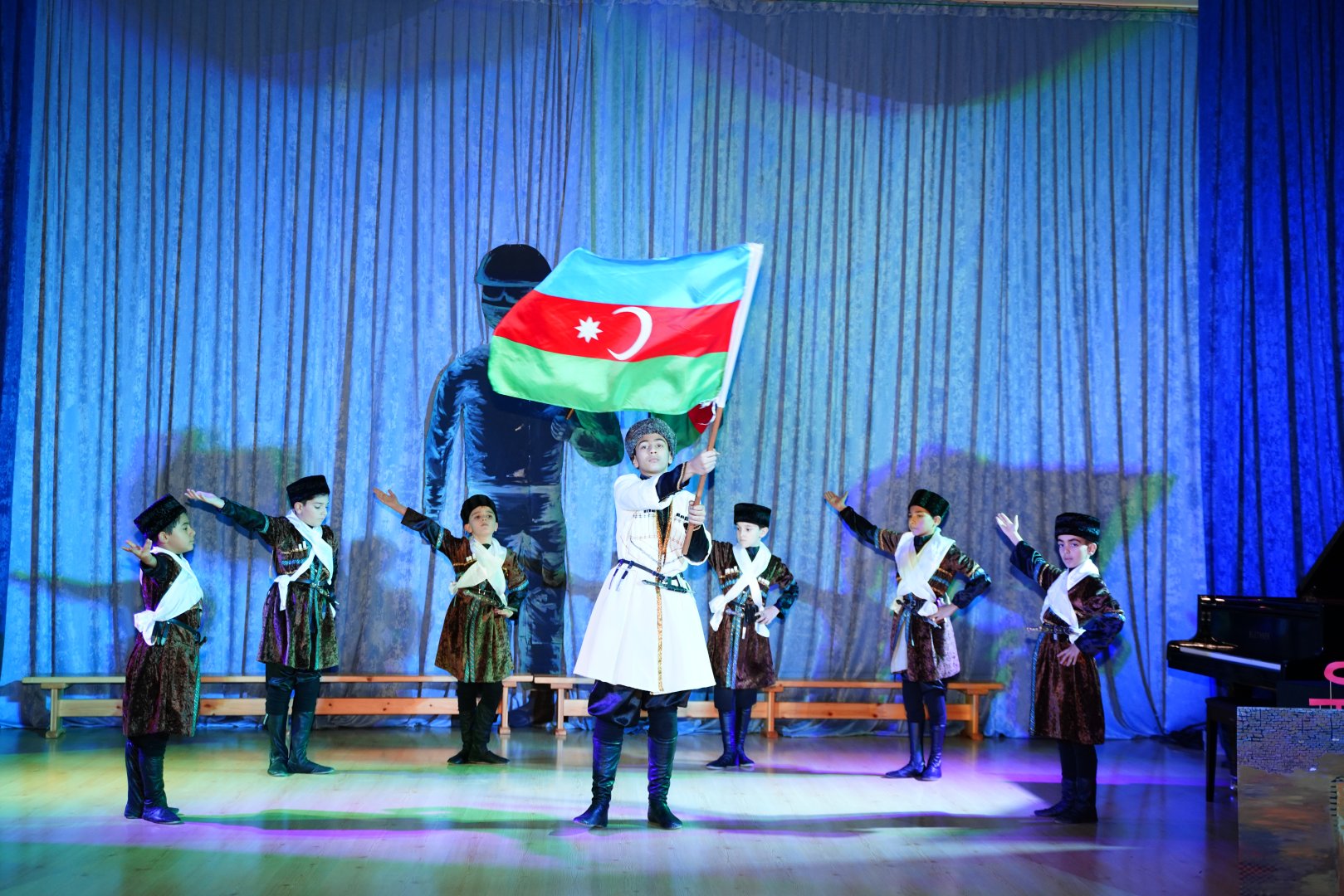 Как дети отмечают День Победы и День Государственного флага Азербайджана (ФОТО)