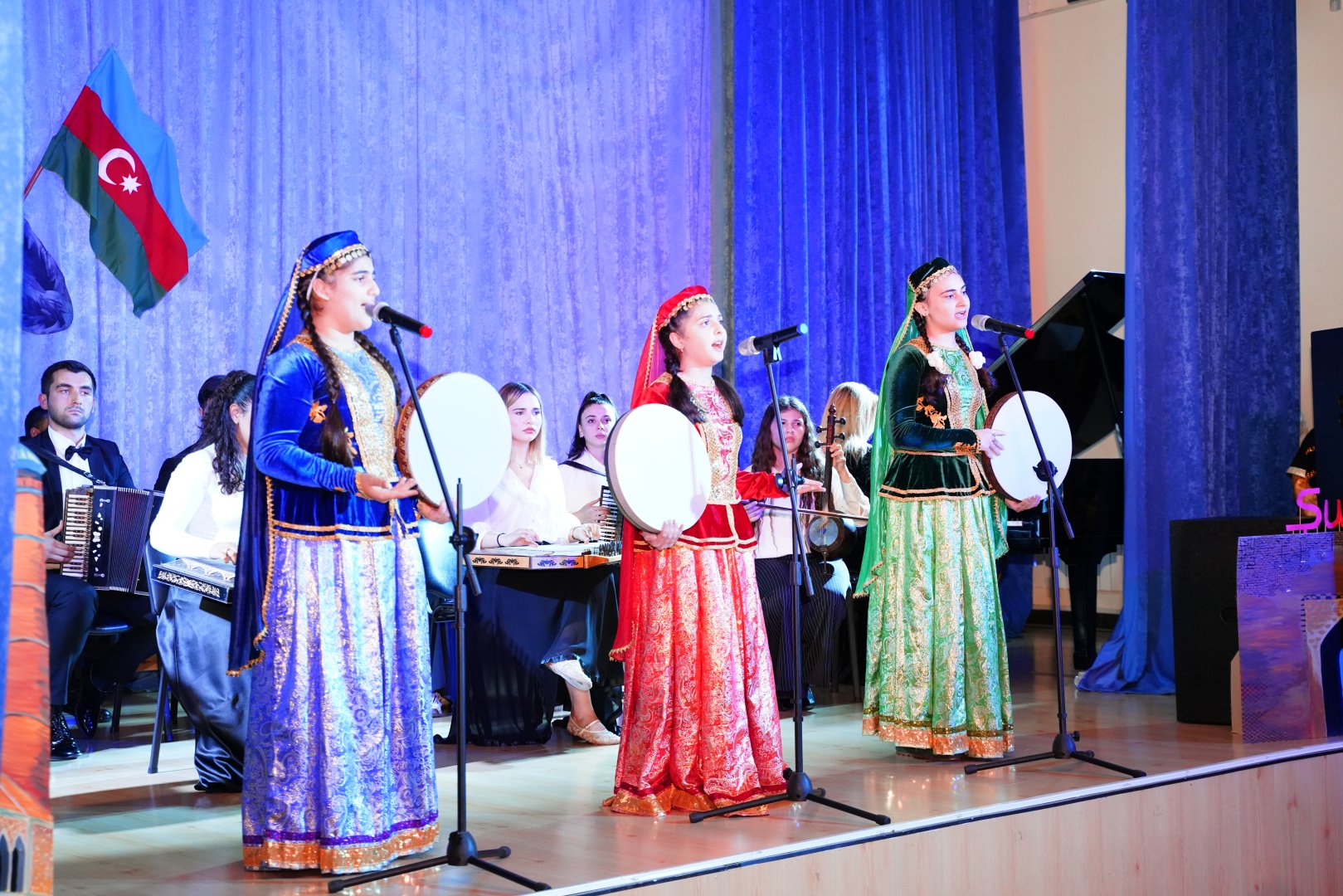 Как дети отмечают День Победы и День Государственного флага Азербайджана (ФОТО)