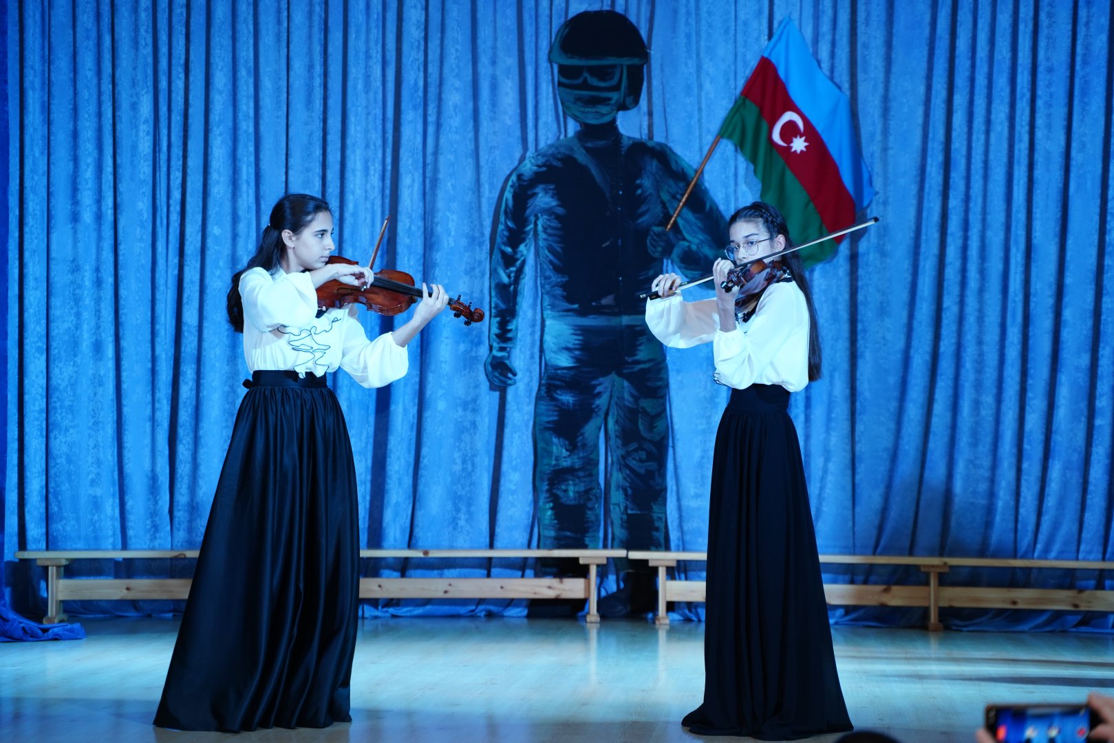 Как дети отмечают День Победы и День Государственного флага Азербайджана (ФОТО)