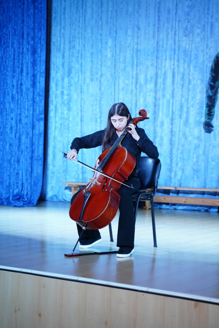 Как дети отмечают День Победы и День Государственного флага Азербайджана (ФОТО)