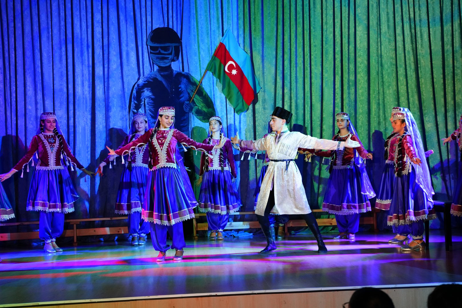 Как дети отмечают День Победы и День Государственного флага Азербайджана (ФОТО)